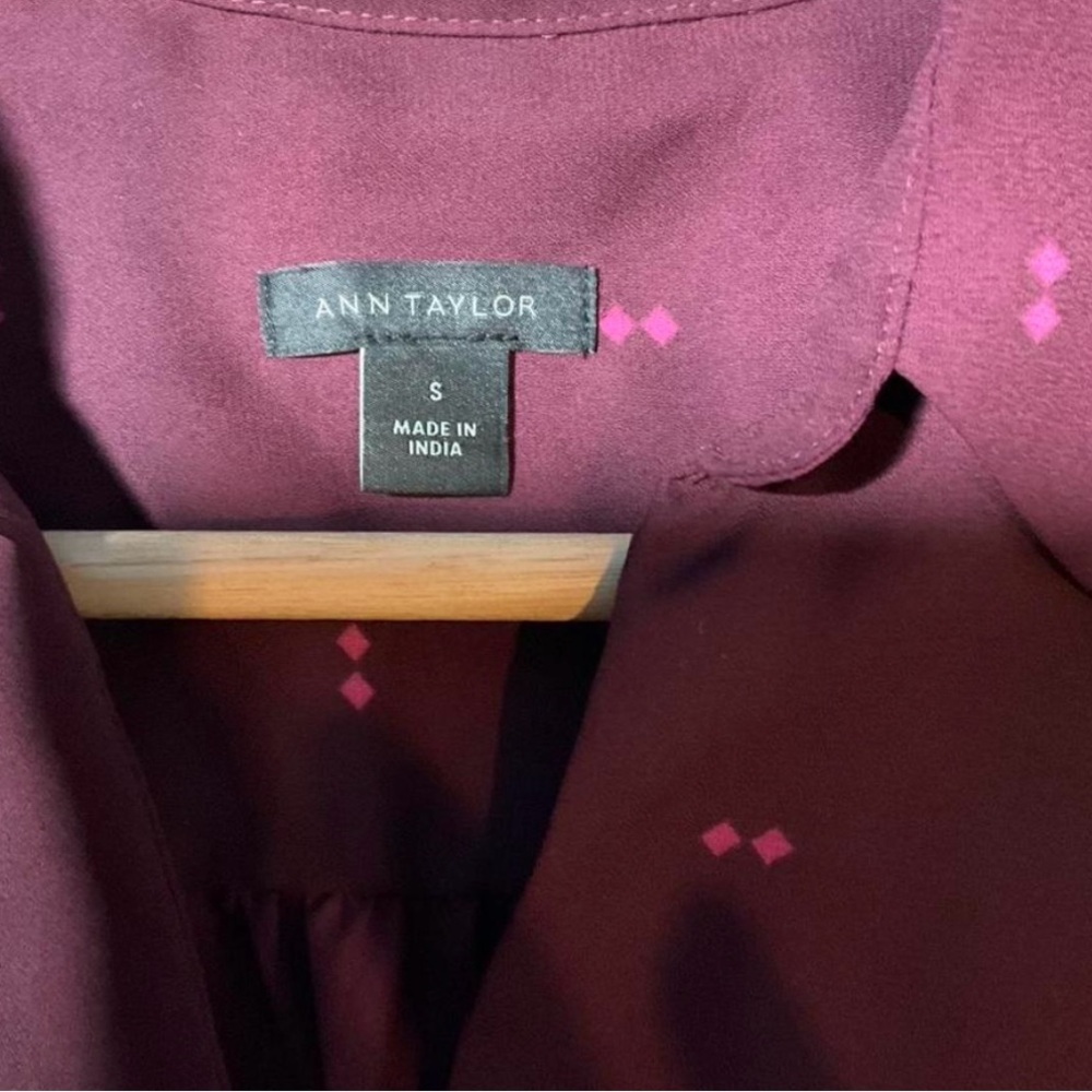 Ann Taylor burgundy long sleeve blouse in perfect condition, - Picture 4 of 7